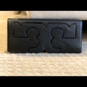 Black Tory Burch clutch
